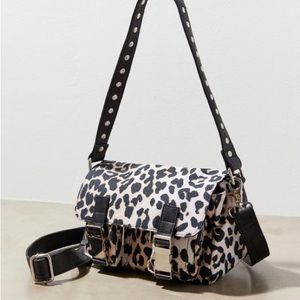 Núnoo Hilma Recycled Canvas Shoulder Bag